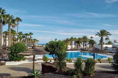 Fantastico Apartamento Con Terraza Y Vistas Al Mar Costa Teguise Exterior photo